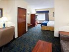 фото отеля Comfort Inn & Suites Cincinnati W. Mitchell Avenue