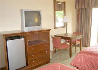 фото отеля Clarion Inn & Suites Lake George