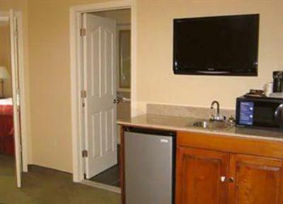 фото отеля Clarion Inn & Suites Lake George