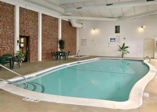 фото отеля Clarion Inn & Suites Lake George