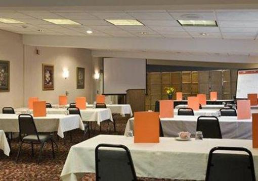 фото отеля Clarion Inn & Suites Lake George