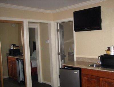 фото отеля Clarion Inn & Suites Lake George