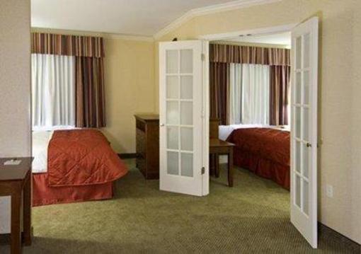 фото отеля Clarion Inn & Suites Lake George