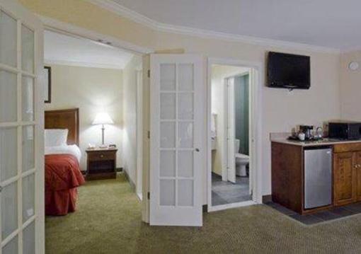 фото отеля Clarion Inn & Suites Lake George