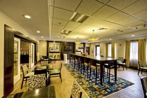 фото отеля Hampton Inn and Suites Cleveland Airport Middleburg Heights