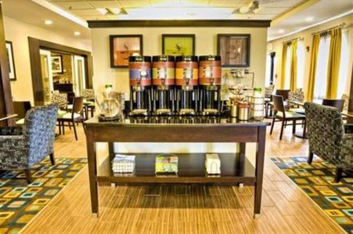 фото отеля Hampton Inn and Suites Cleveland Airport Middleburg Heights