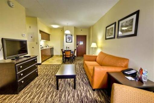 фото отеля Hampton Inn and Suites Cleveland Airport Middleburg Heights