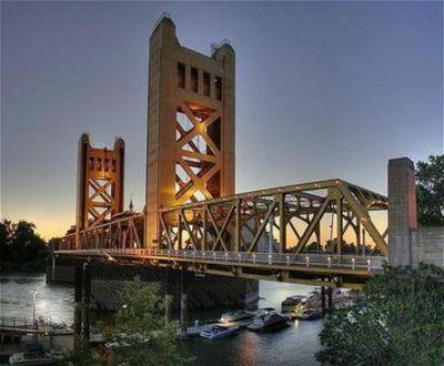 фото отеля Holiday Inn Express Sacramento Convention Center