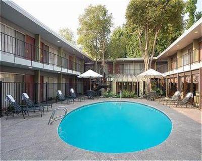 фото отеля Holiday Inn Express Sacramento Convention Center