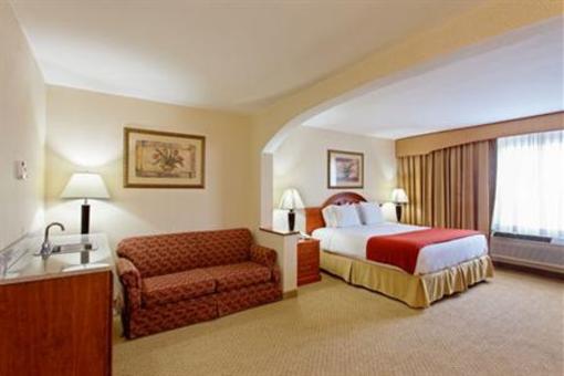 фото отеля Holiday Inn Express Mystic