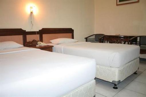 фото отеля Cihampelas Hotel 1