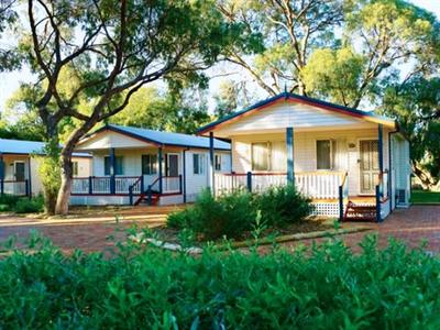 фото отеля Woodman Point Holiday Park Cabins Perth