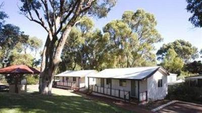 фото отеля Woodman Point Holiday Park Cabins Perth