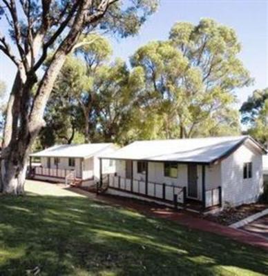 фото отеля Woodman Point Holiday Park Cabins Perth