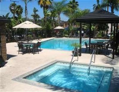 фото отеля BEST WESTERN Raffles Inn and Suites Anaheim