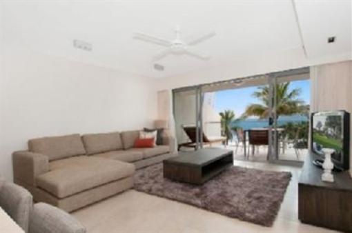 фото отеля Fairshore Beachfront Apartments Noosa