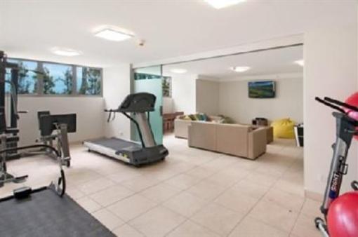 фото отеля Fairshore Beachfront Apartments Noosa