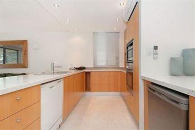 фото отеля Fairshore Beachfront Apartments Noosa