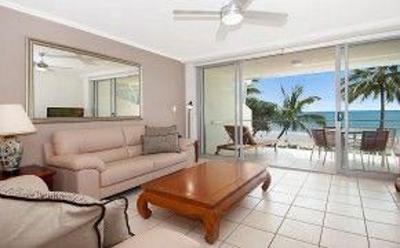 фото отеля Fairshore Beachfront Apartments Noosa
