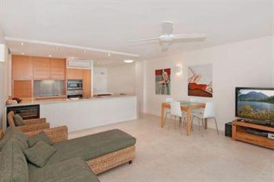 фото отеля Fairshore Beachfront Apartments Noosa