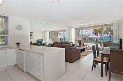 фото отеля Fairshore Beachfront Apartments Noosa