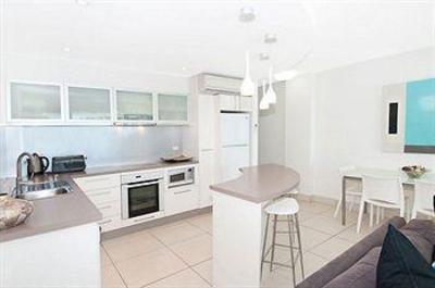 фото отеля Fairshore Beachfront Apartments Noosa