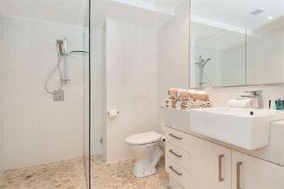 фото отеля Fairshore Beachfront Apartments Noosa
