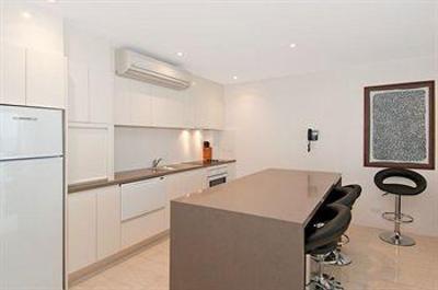 фото отеля Fairshore Beachfront Apartments Noosa