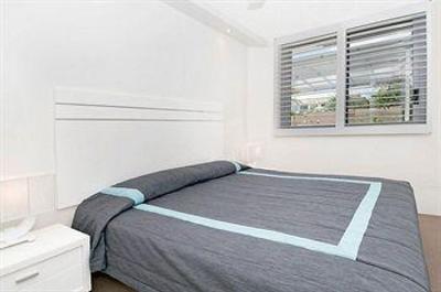 фото отеля Fairshore Beachfront Apartments Noosa