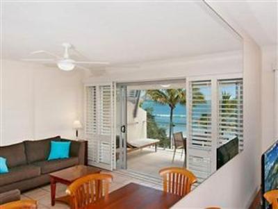 фото отеля Fairshore Beachfront Apartments Noosa