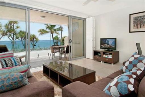 фото отеля Fairshore Beachfront Apartments Noosa