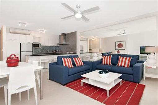 фото отеля Fairshore Beachfront Apartments Noosa