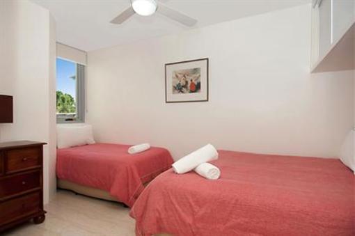 фото отеля Fairshore Beachfront Apartments Noosa