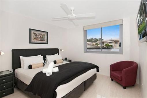 фото отеля Fairshore Beachfront Apartments Noosa