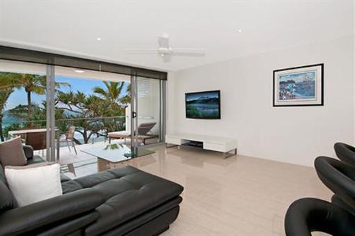 фото отеля Fairshore Beachfront Apartments Noosa