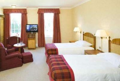 фото отеля Hilton Avisford Park