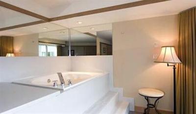 фото отеля Le Chamois Hotel Whistler