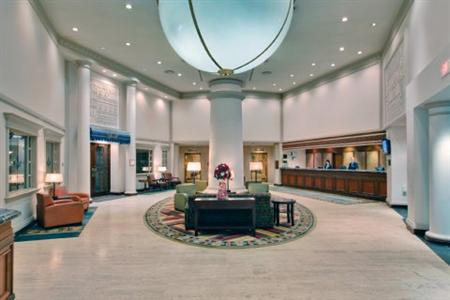 фото отеля Crowne Plaza Chateau Lacombe