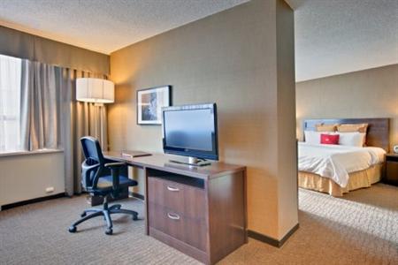 фото отеля Crowne Plaza Chateau Lacombe