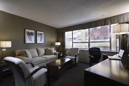 фото отеля Crowne Plaza Chateau Lacombe