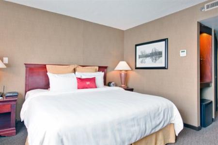 фото отеля Crowne Plaza Chateau Lacombe