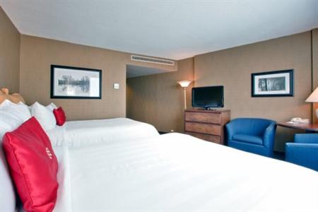 фото отеля Crowne Plaza Chateau Lacombe