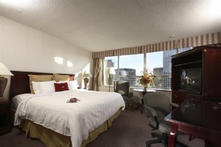фото отеля Crowne Plaza Chateau Lacombe