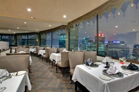 фото отеля Crowne Plaza Chateau Lacombe