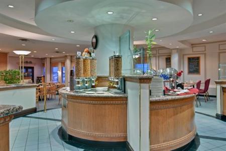 фото отеля Crowne Plaza Chateau Lacombe