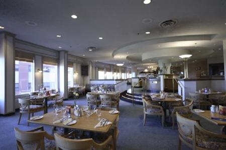 фото отеля Crowne Plaza Chateau Lacombe