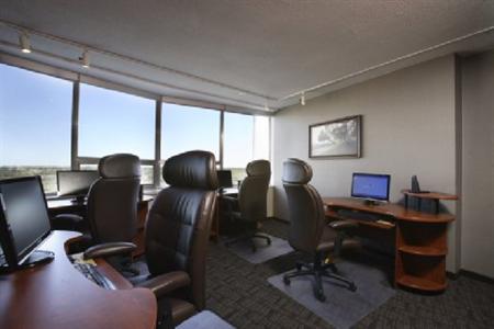 фото отеля Crowne Plaza Chateau Lacombe