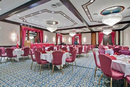 фото отеля Crowne Plaza Chateau Lacombe