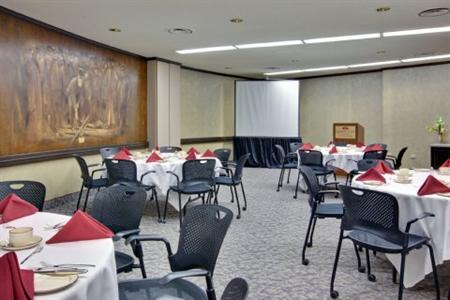 фото отеля Crowne Plaza Chateau Lacombe