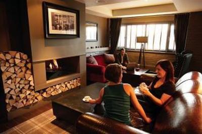 фото отеля Village Hotel Cheadle (Cheshire)